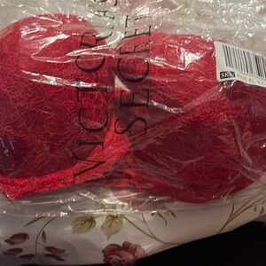 Victoria’s Secret red lace bra 36DD